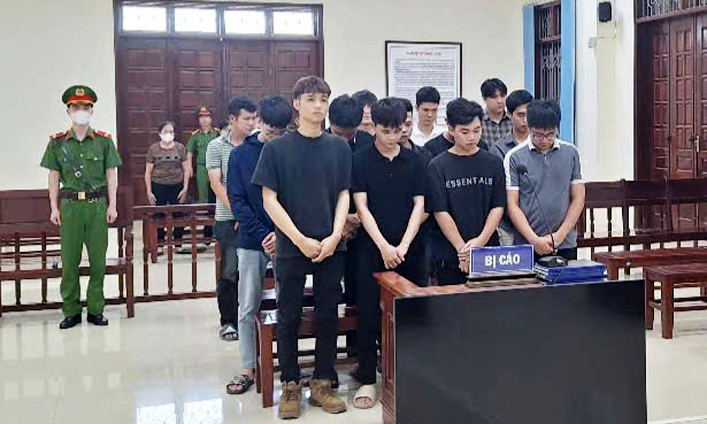  Xét xử bị cáo Nguyễn Thành Duy cùng 14 đồng phạm về tội đánh bạc 